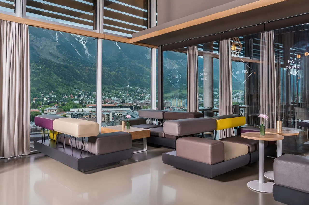 aDLERS Hotel — ภาพห้องพักและบรรยากาศ