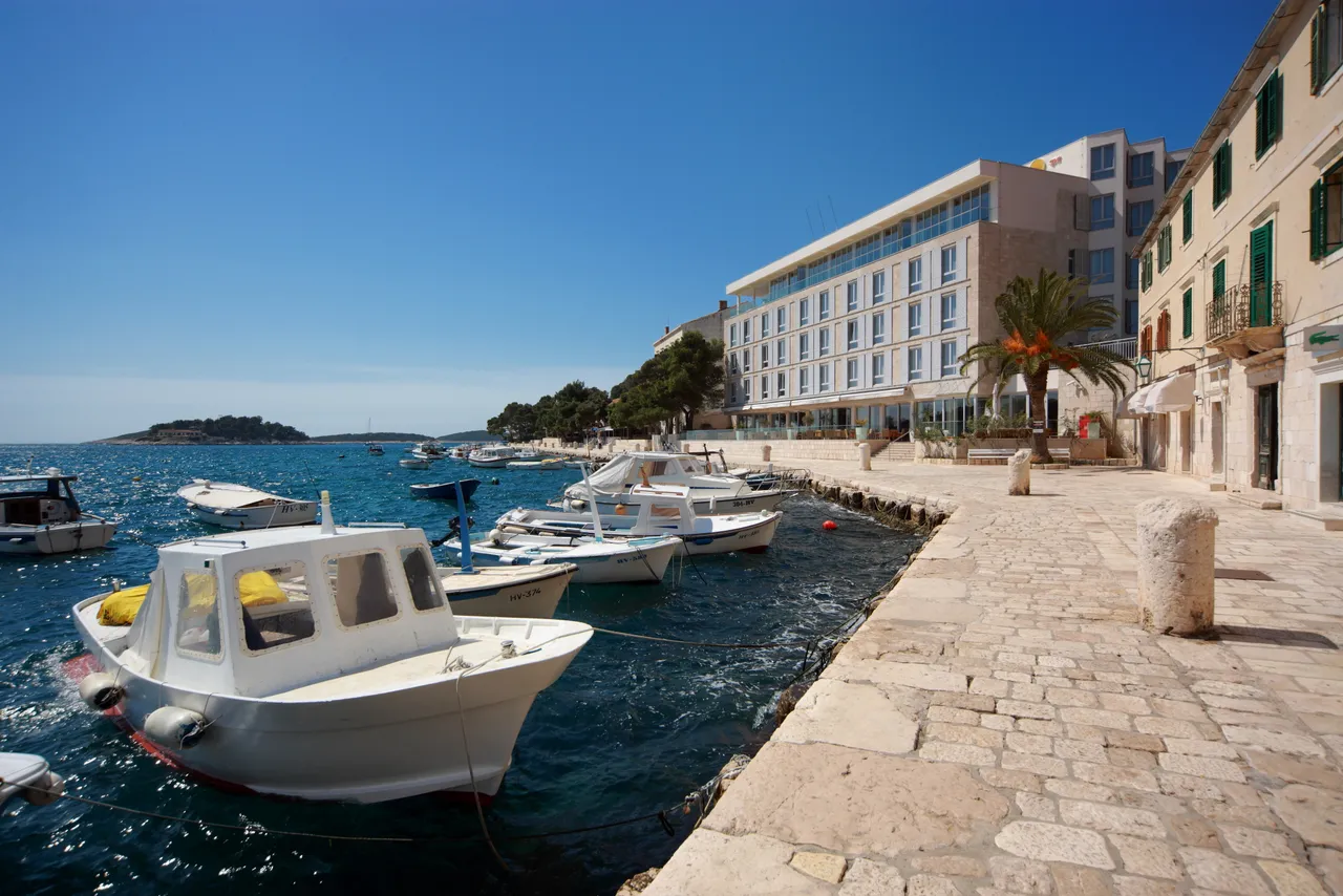 Adriana Hvar Spa Hotel — rooms and atmosphere