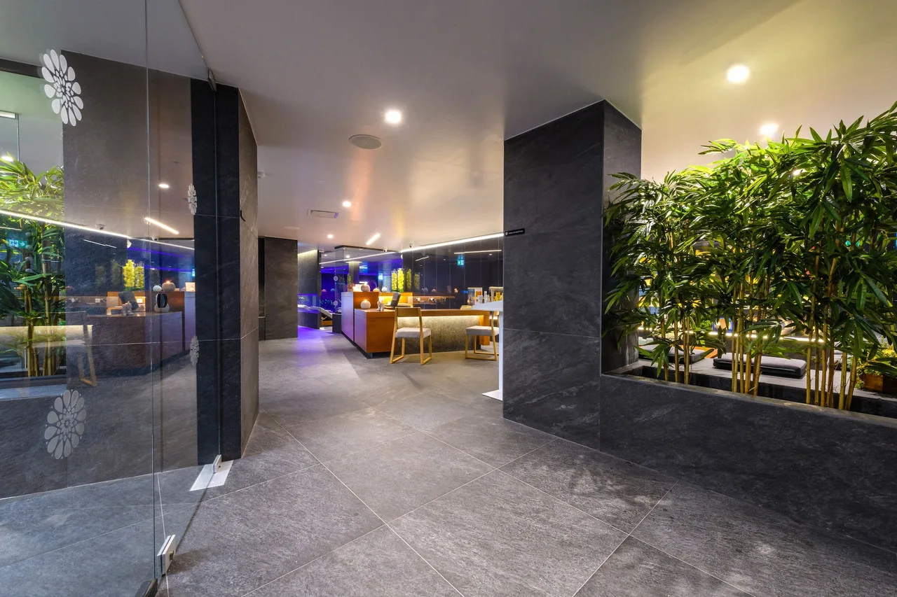 Ajax Hotel — ภาพห้องพักและบรรยากาศ