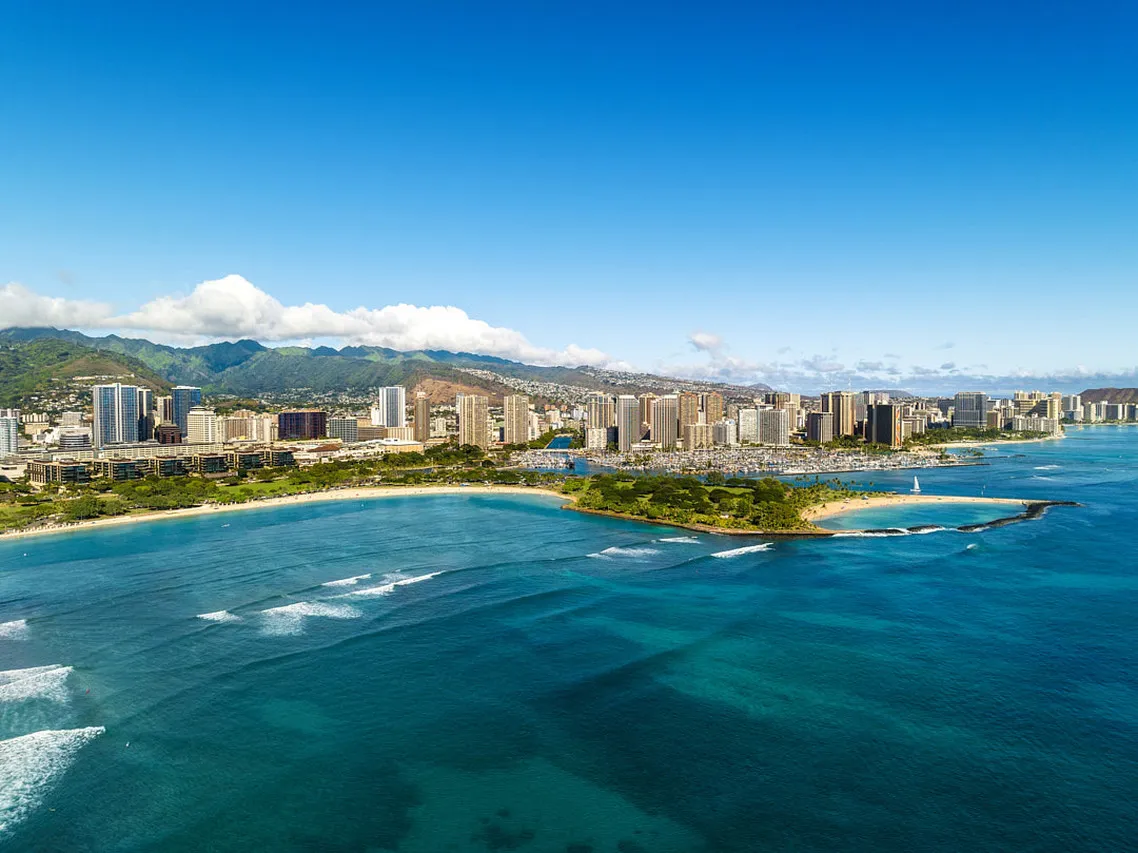 Ala Moana Hotel — rooms and atmosphere