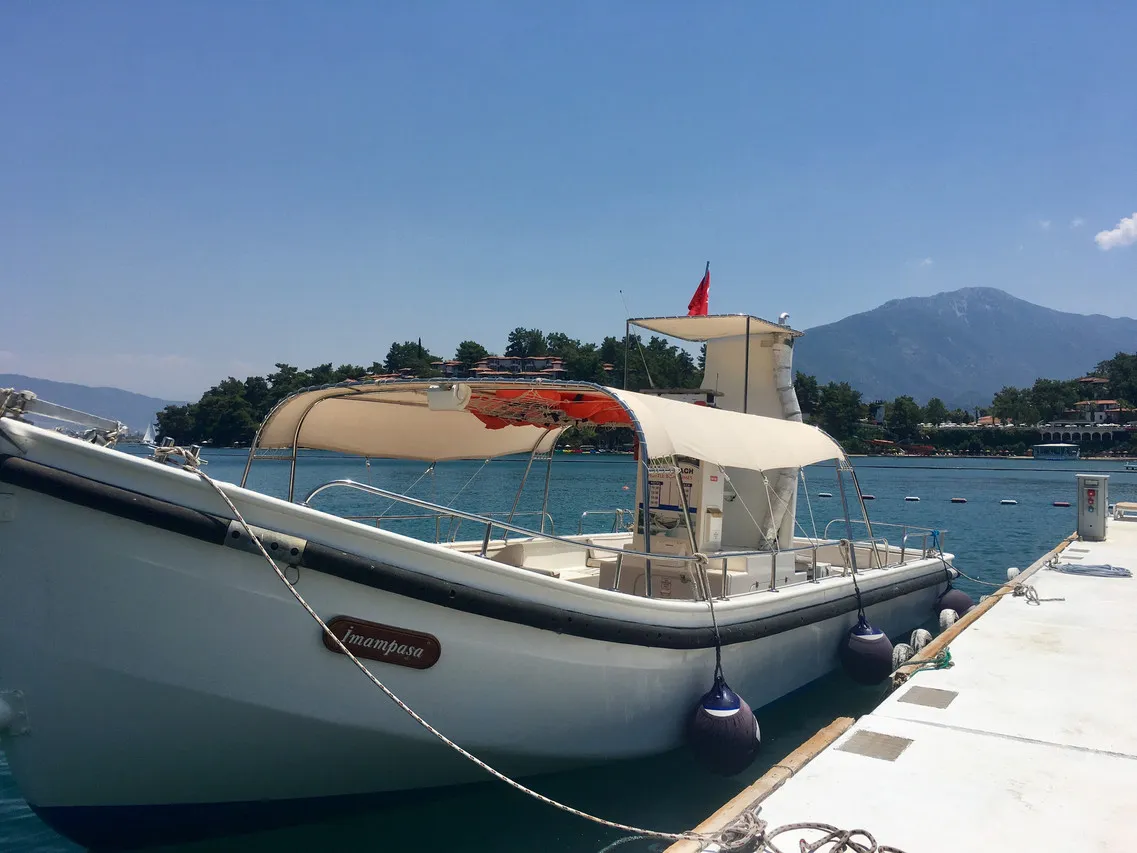 Alesta Yacht Hotel — rooms and atmosphere