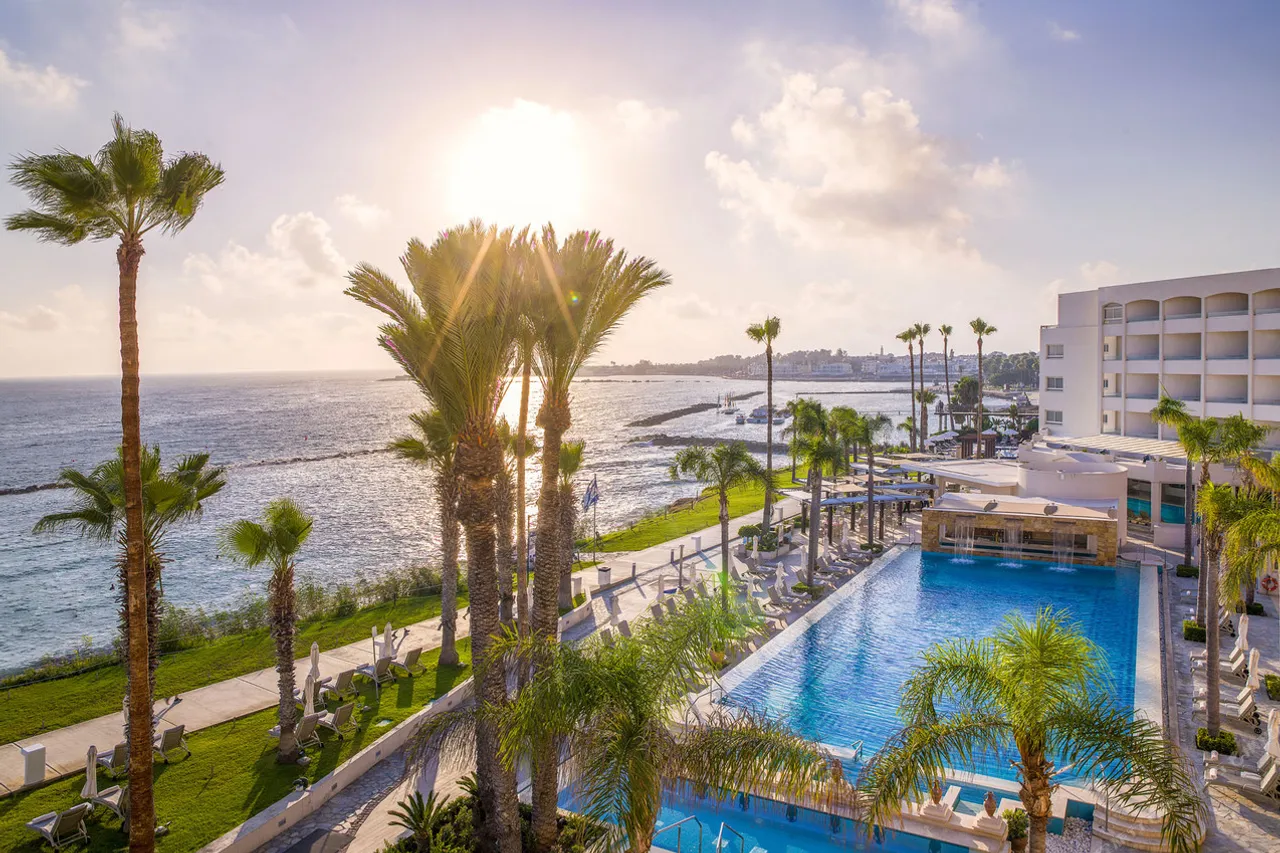 Alexander The Great Beach Hotel — พาฟอส
