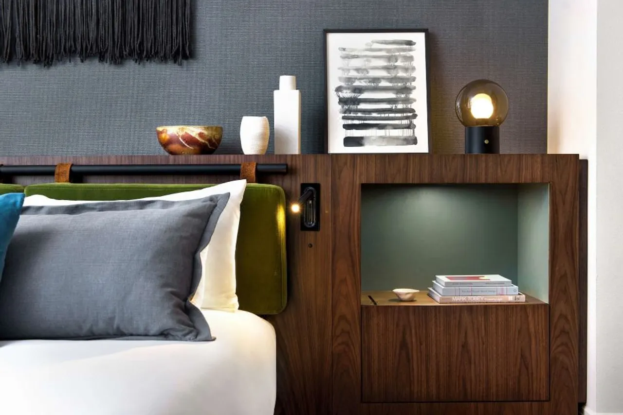 The Alexis Royal Sonesta Hotel Seattle — rooms and atmosphere