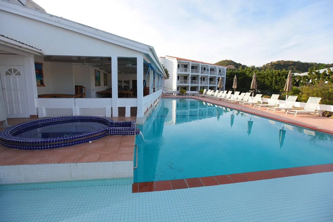 Allamanda Beach Resort — rooms and atmosphere