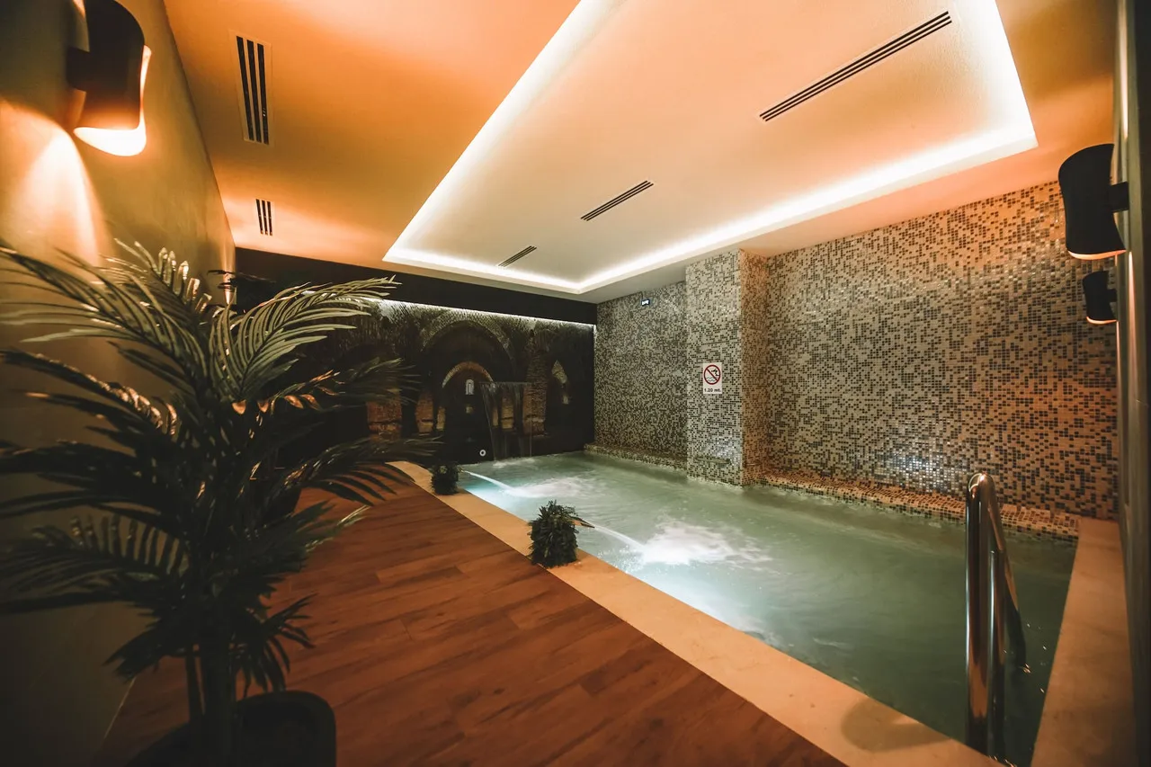 Almira Hotel Thermal Spa & Convention Center — rooms and atmosphere