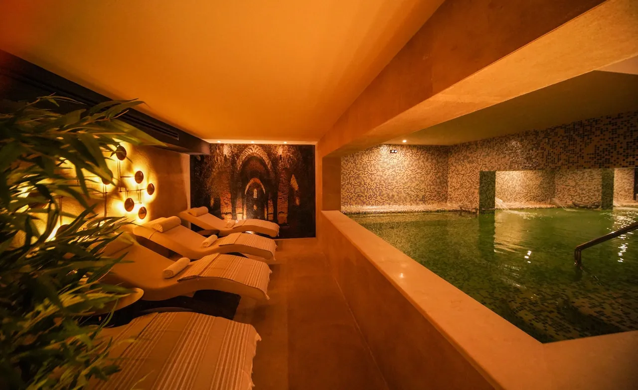 Almira Hotel Thermal Spa & Convention Center — rooms and atmosphere
