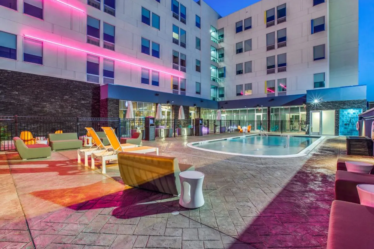 Aloft Dallas Arlington Entertainment District — rooms and atmosphere