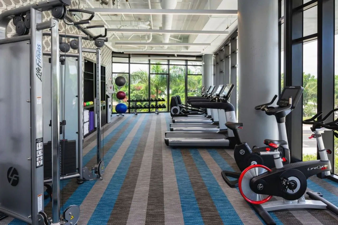 Aloft Miami Aventura — rooms and atmosphere