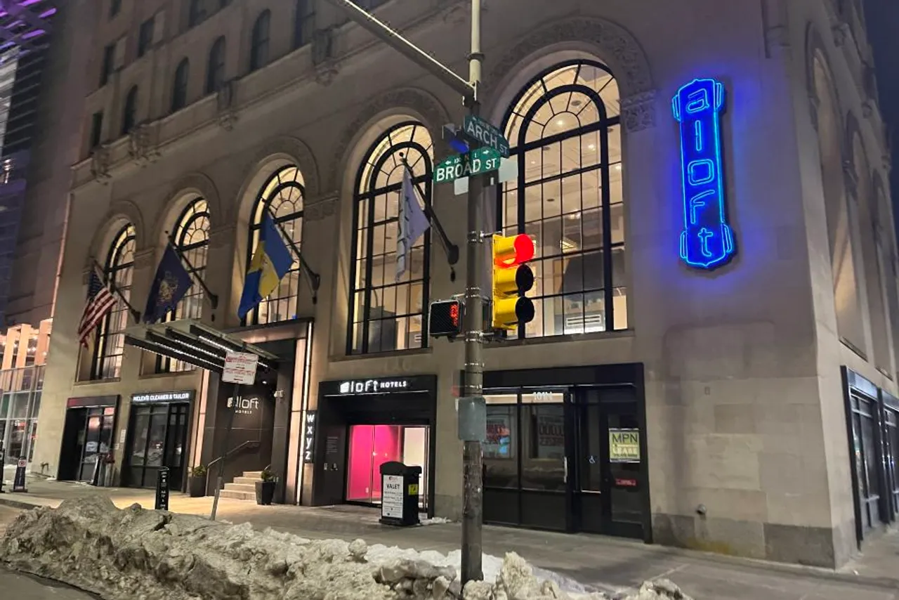 Aloft Philadelphia Downtown — rooms and atmosphere