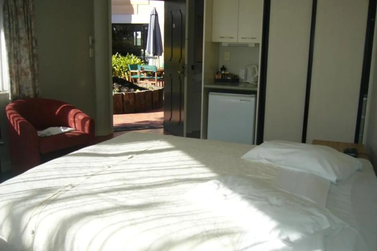 Aloha Lodge — rooms and atmosphere
