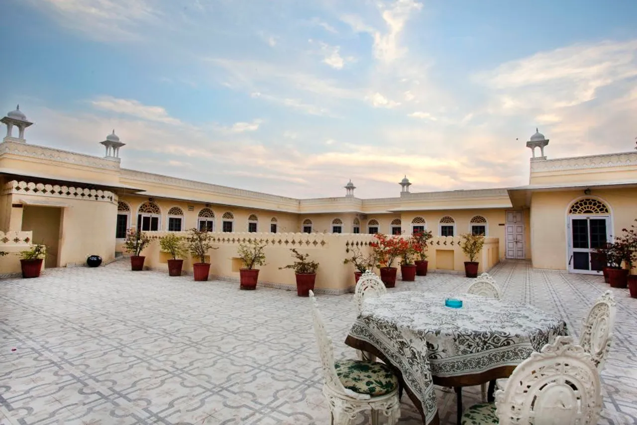 Alsisar Haveli — rooms and atmosphere