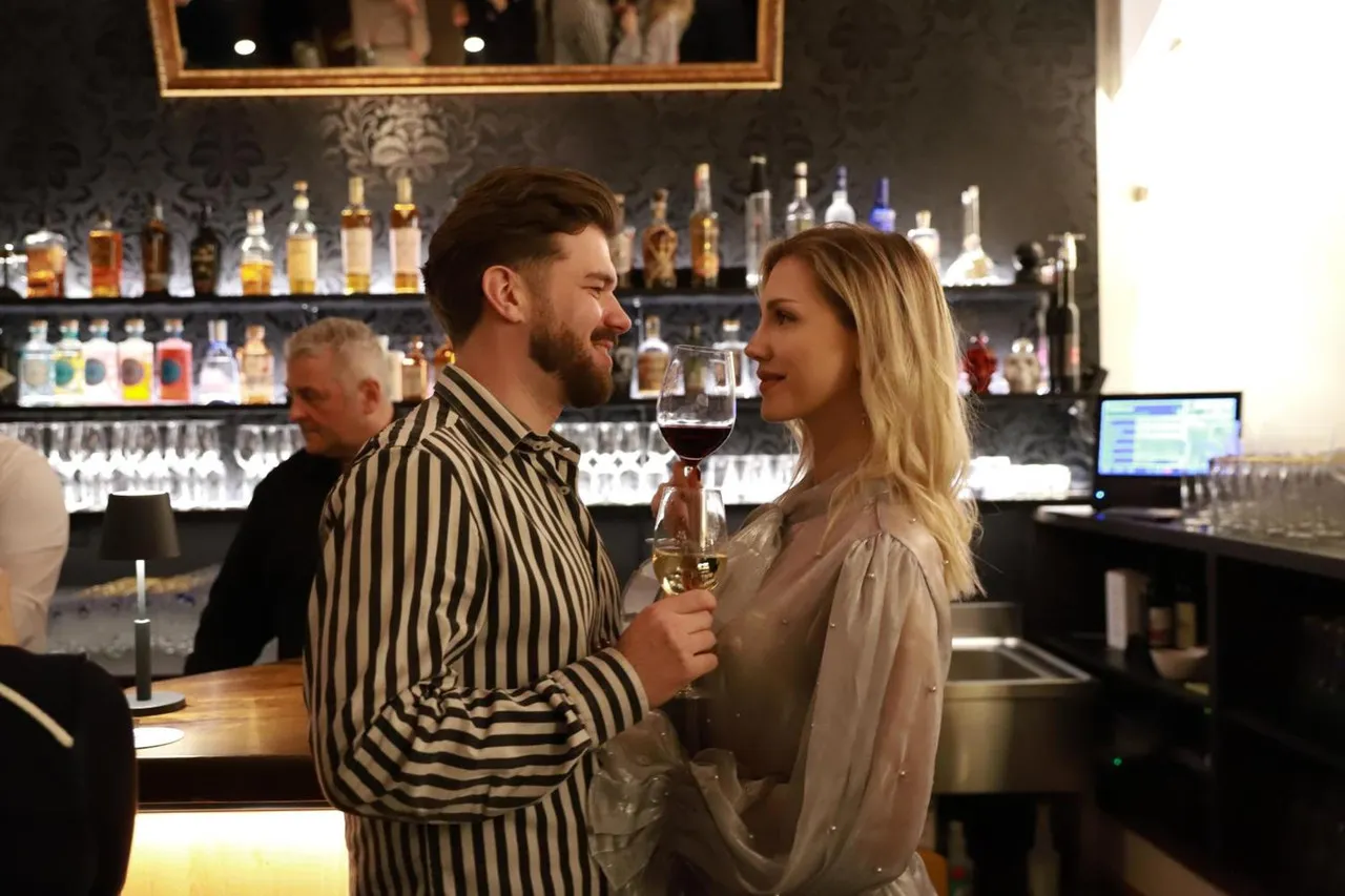 Altstadt Hotel Stadtkrug — ภาพห้องพักและบรรยากาศ