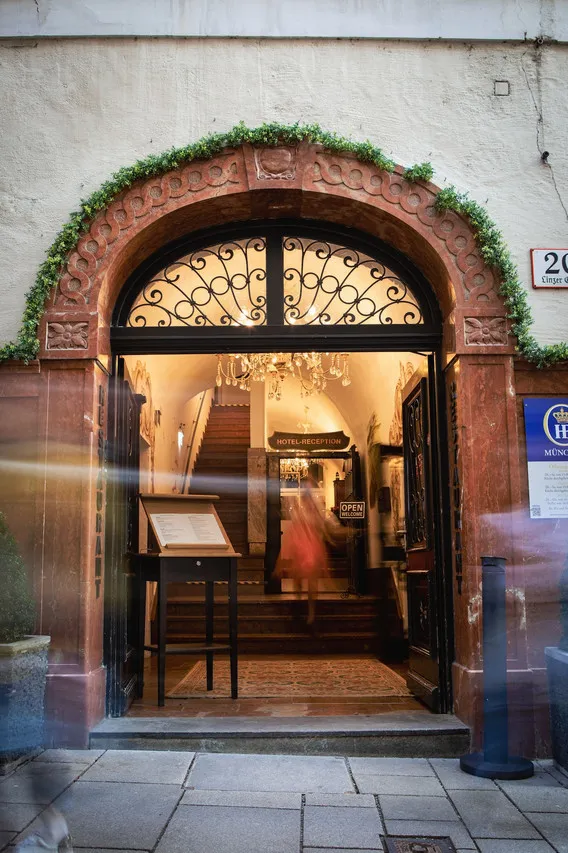 Altstadt Hotel Stadtkrug — ภาพห้องพักและบรรยากาศ