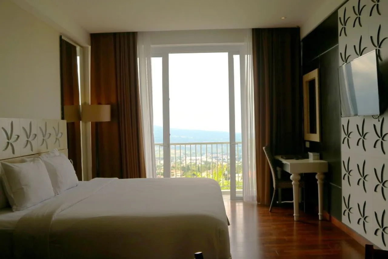 Amarta Hills Hotel and Resort — rooms and atmosphere