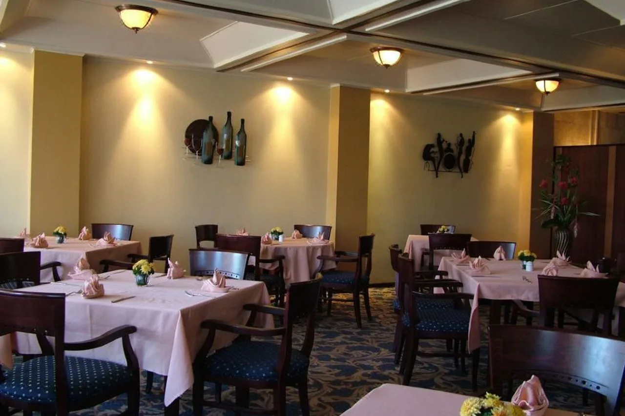 Ambassador Hotel Paramaribo — rooms and atmosphere