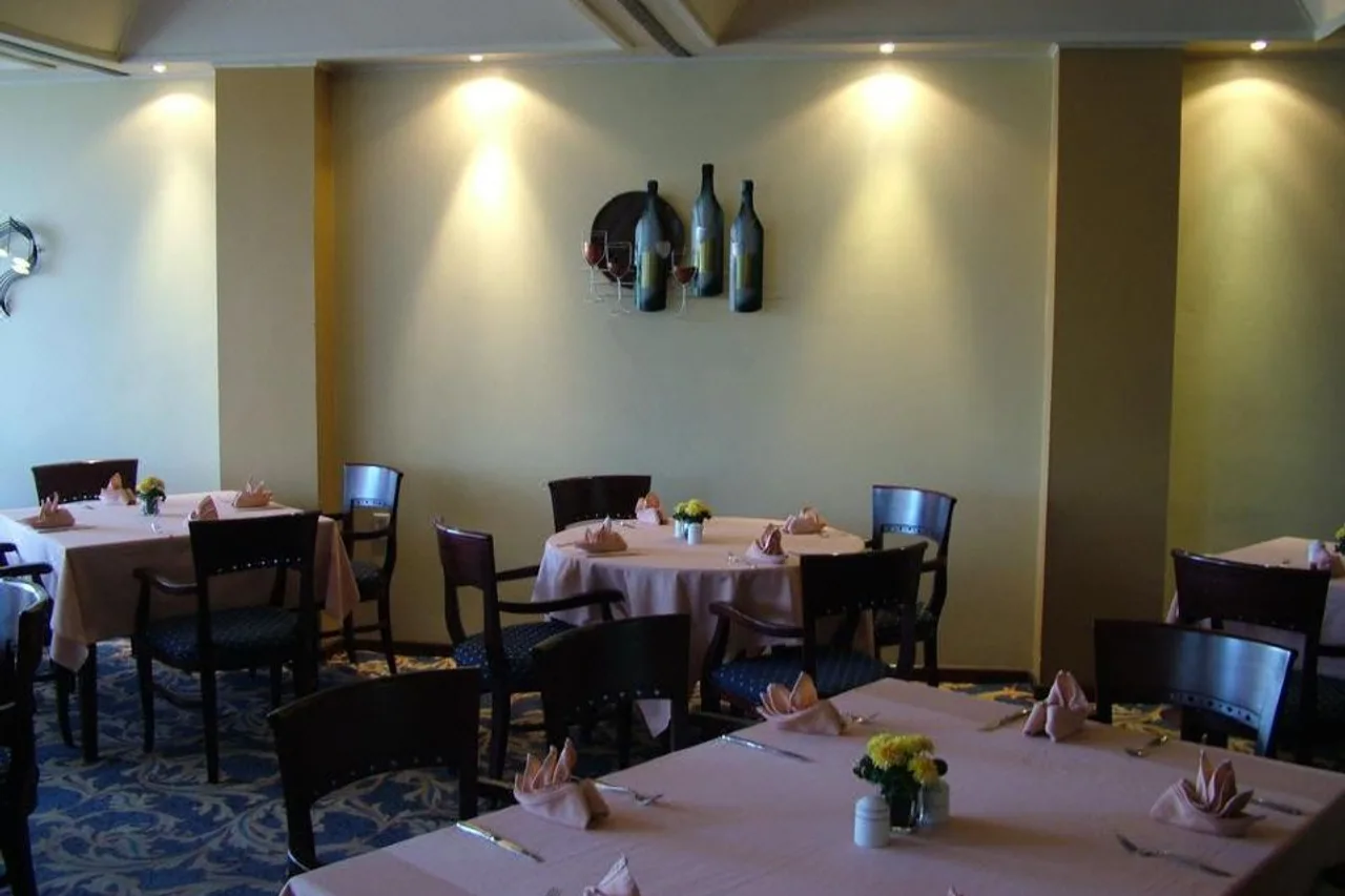 Ambassador Hotel Paramaribo — rooms and atmosphere