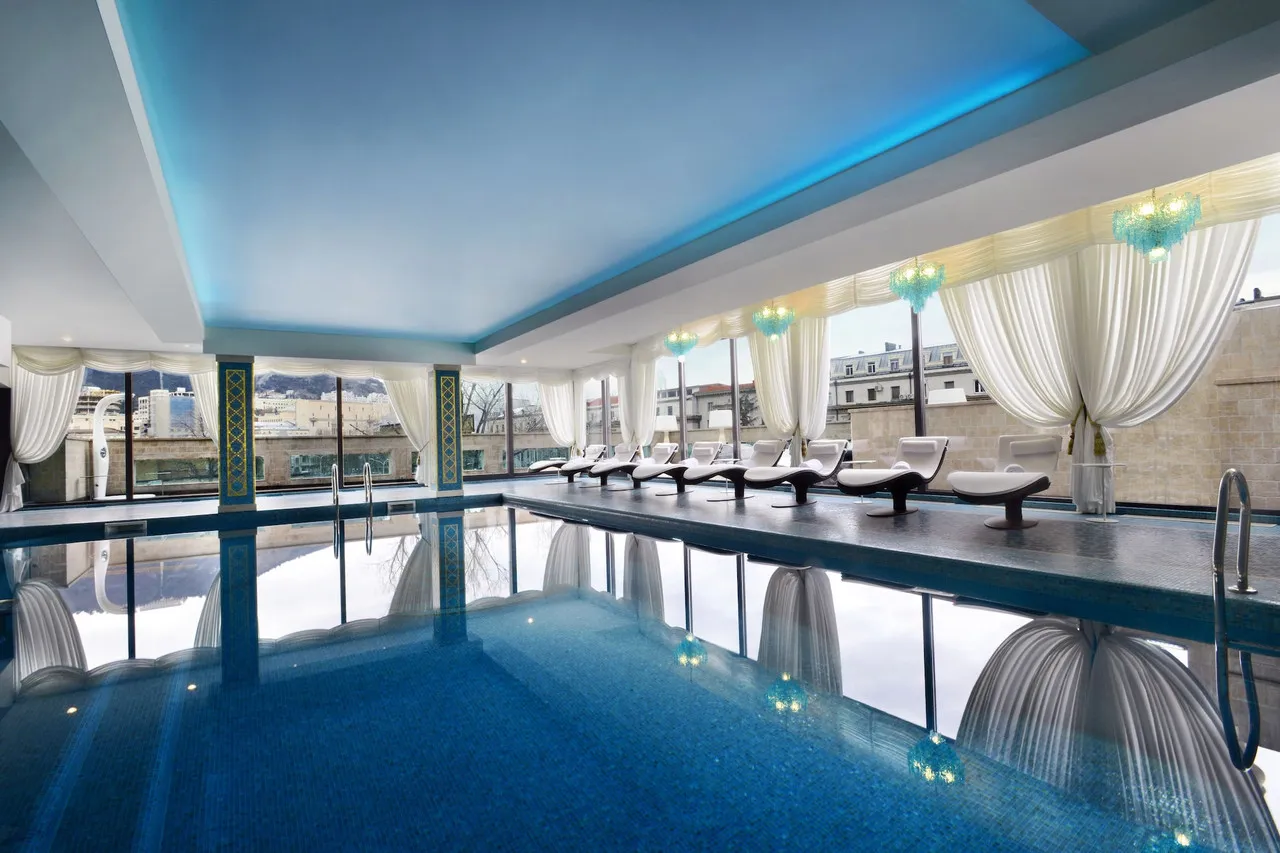 Ambassadori Tbilisi Hotel — rooms and atmosphere