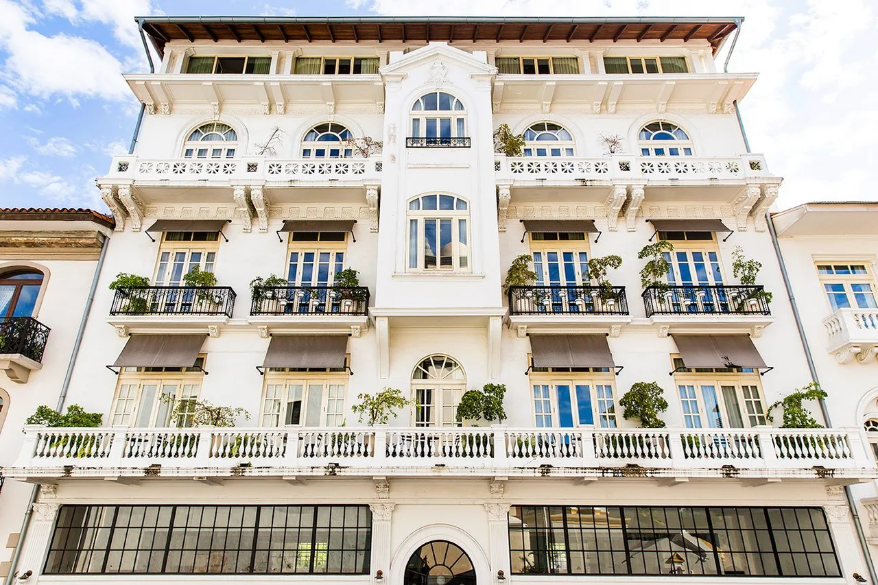 American Trade Hotel — rooms and atmosphere