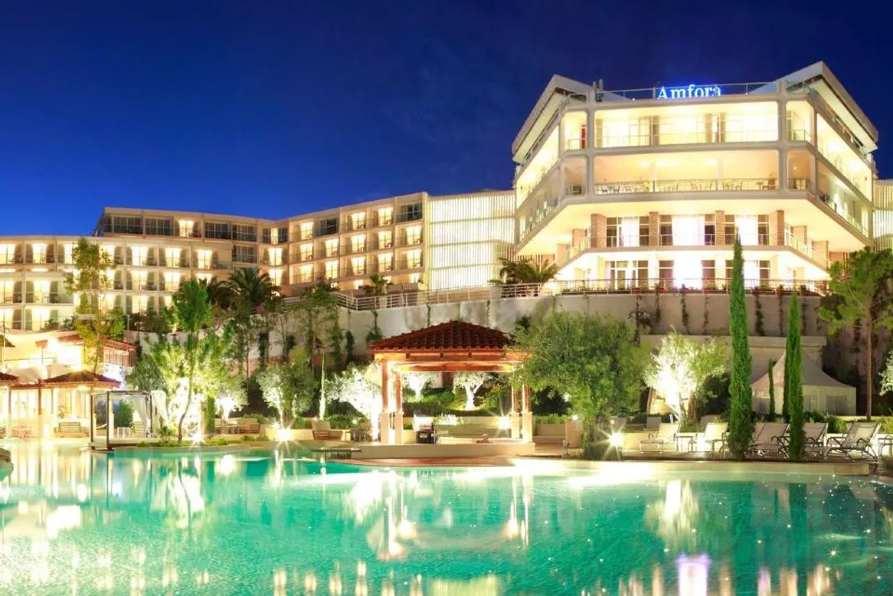 Amfora Hvar Grand Beach Resort — rooms and atmosphere