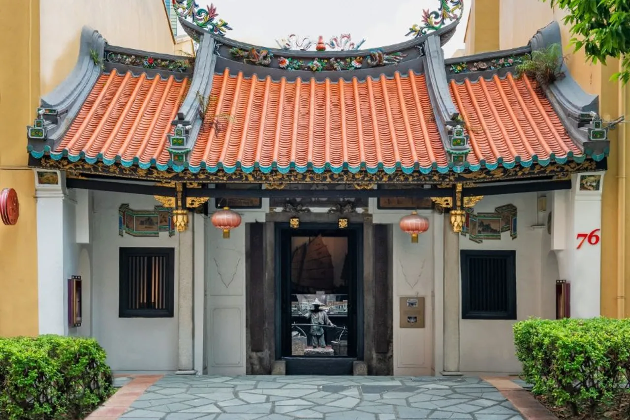 AMOY by Far East Hospitality — rooms and atmosphere