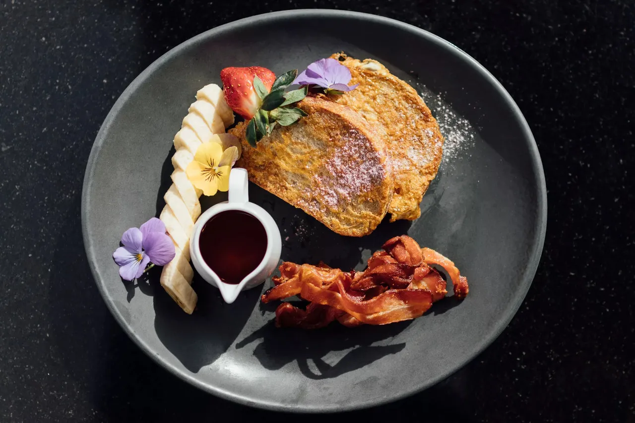 ANA Crowne Plaza Kanazawa — rooms and atmosphere