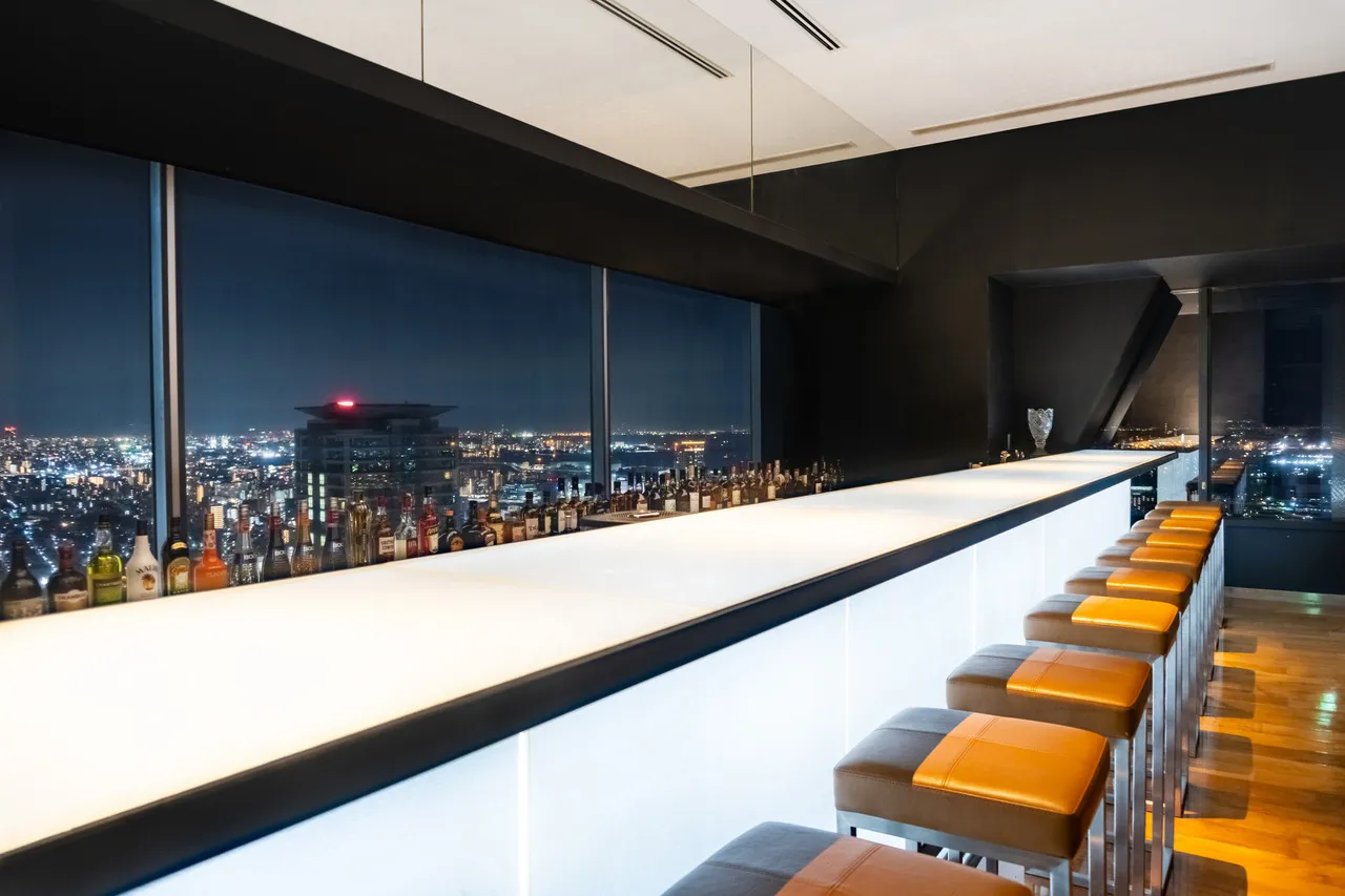 ANA Crowne Plaza Kobe — rooms and atmosphere
