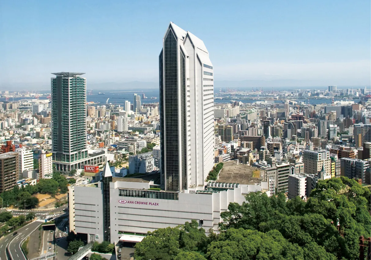 ANA Crowne Plaza Kobe — rooms and atmosphere