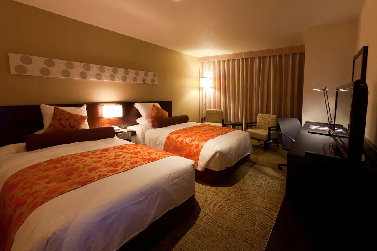 ANA Crowne Plaza Nagasaki Gloverhill — rooms and atmosphere