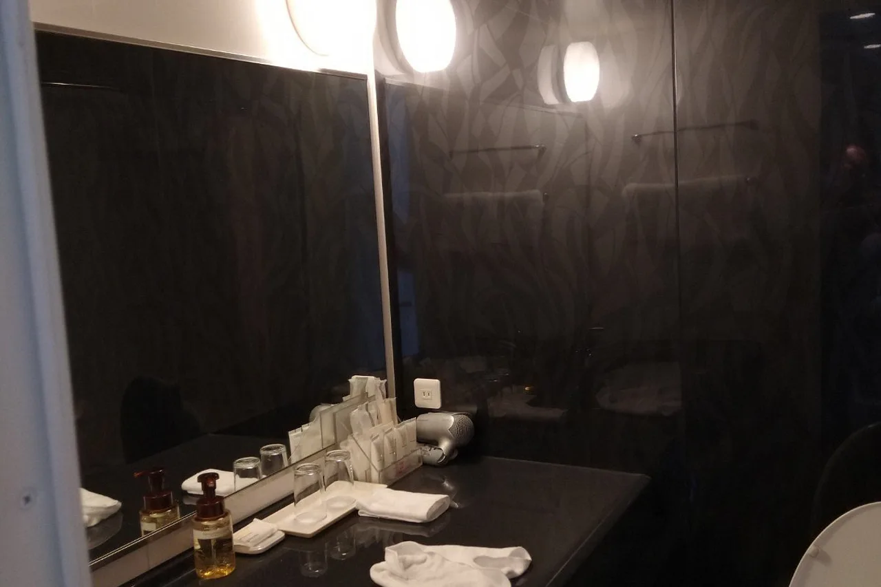 ANA Crowne Plaza Nagasaki Gloverhill — rooms and atmosphere