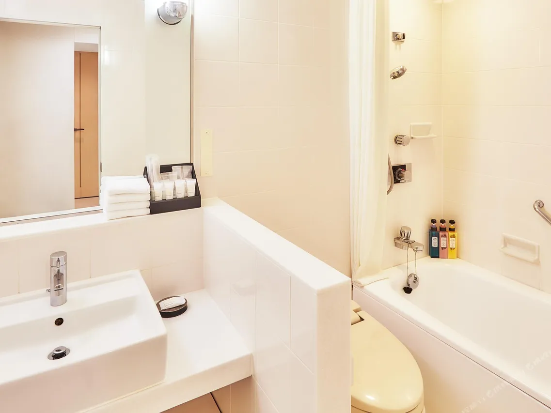 ANA Crowne Plaza Narita — rooms and atmosphere