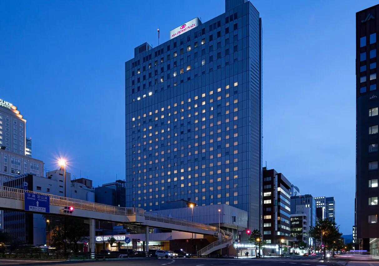 ANA Crowne Plaza Sapporo — rooms and atmosphere