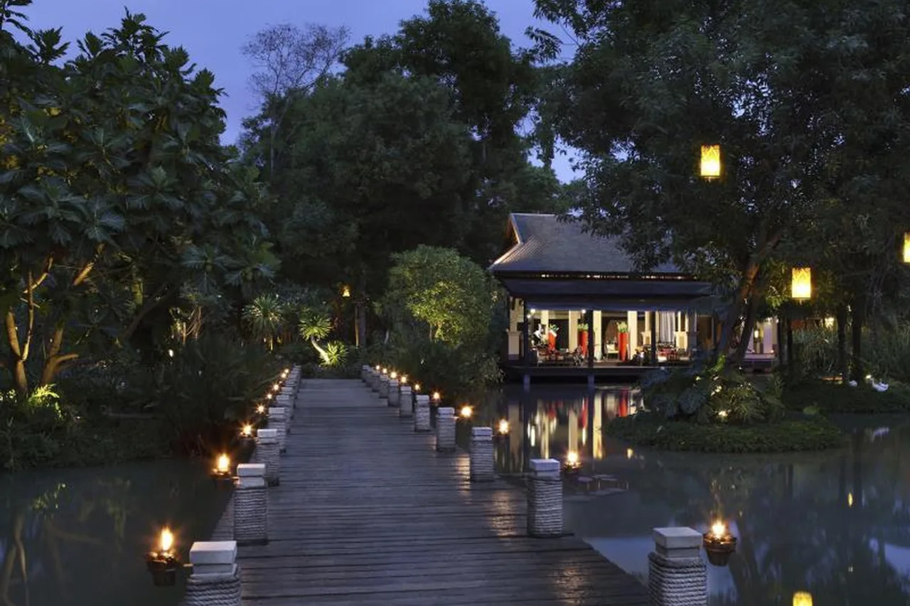 Anantara Mai Khao Phuket Villas — rooms and atmosphere