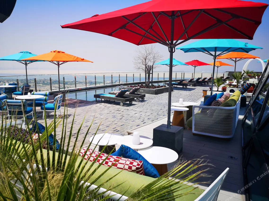 Andaz Capital Gate Abu Dhabi — rooms and atmosphere