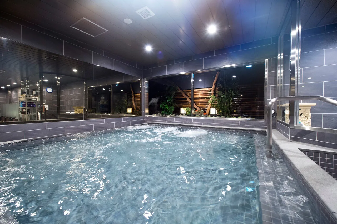 Anshin Oyado Shinjuku (Men's) — rooms and atmosphere