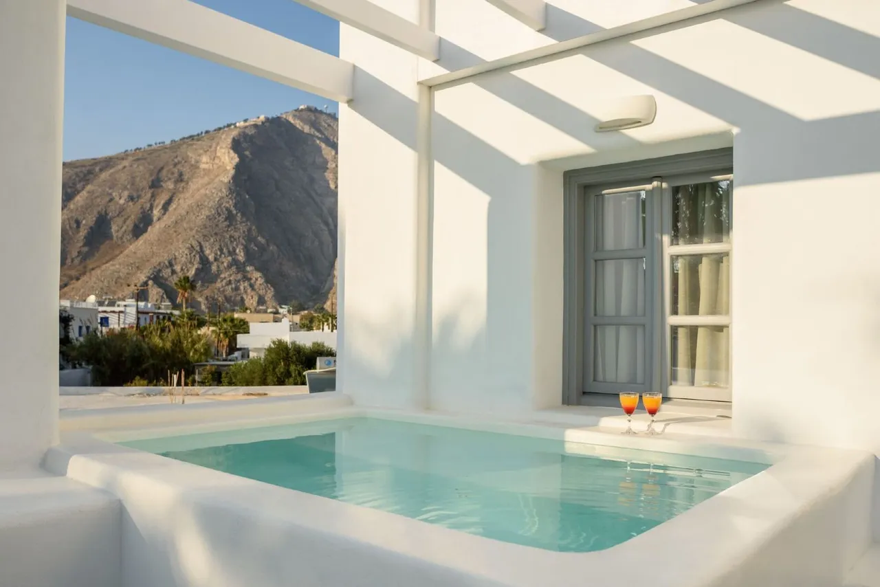 Antoperla Luxury Hotel & Spa — rooms and atmosphere
