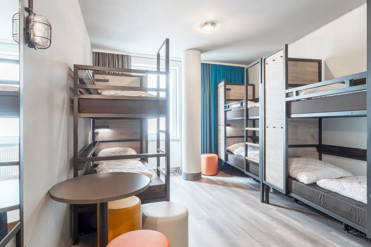 a&o Köln Neumarkt — ภาพห้องพักและบรรยากาศ