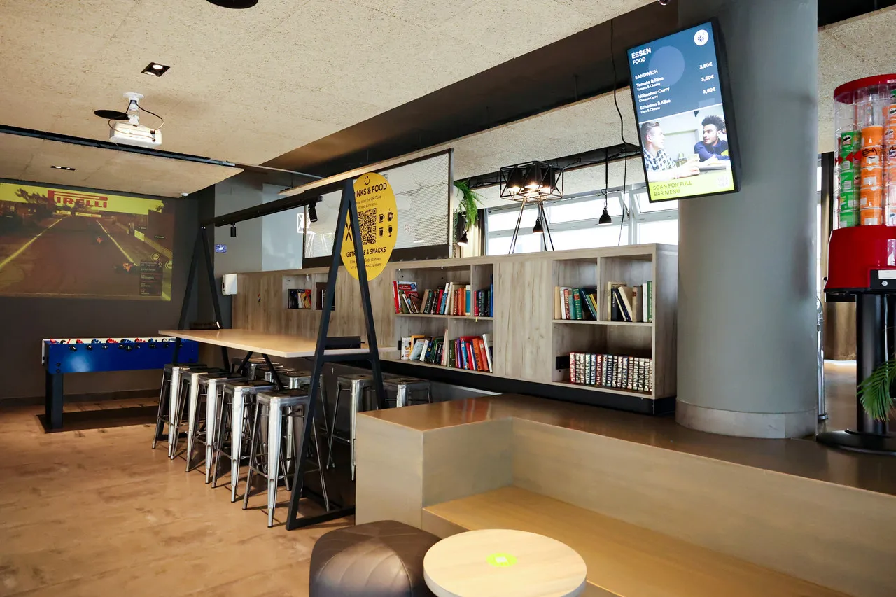 a&o Köln Neumarkt — ภาพห้องพักและบรรยากาศ