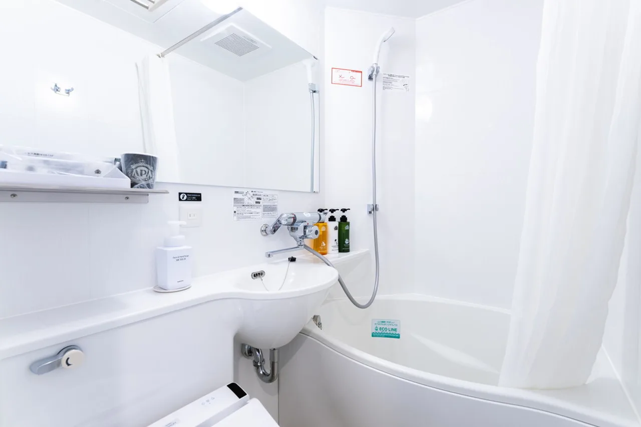 APA Hotel Nagoya-Eki Shinkansenguchi Kita — rooms and atmosphere