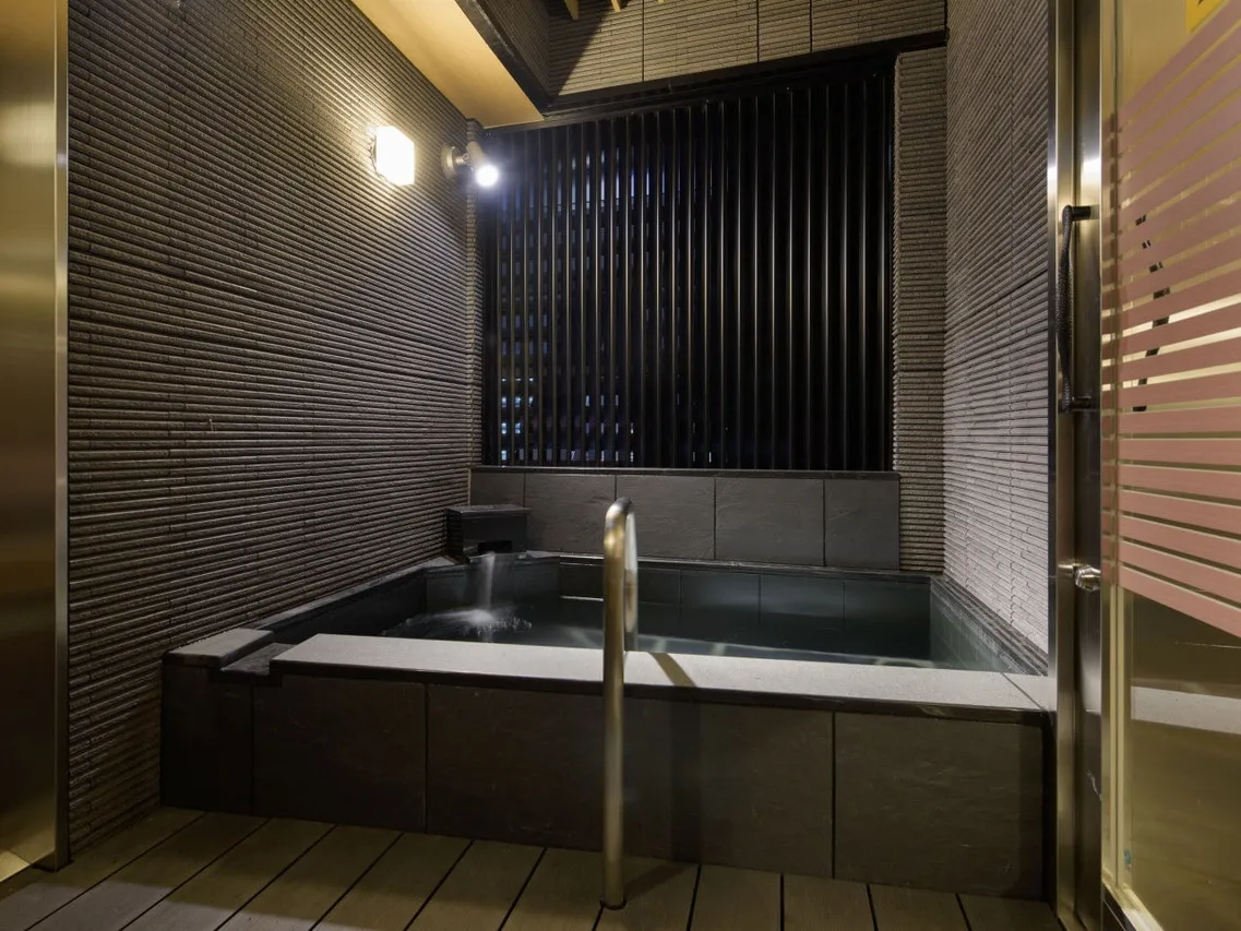 APA Hotel Shinjuku-Kabukicho Tower — rooms and atmosphere