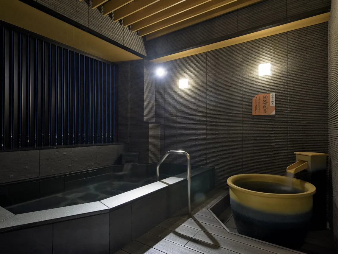 APA Hotel Shinjuku-Kabukicho Tower — rooms and atmosphere