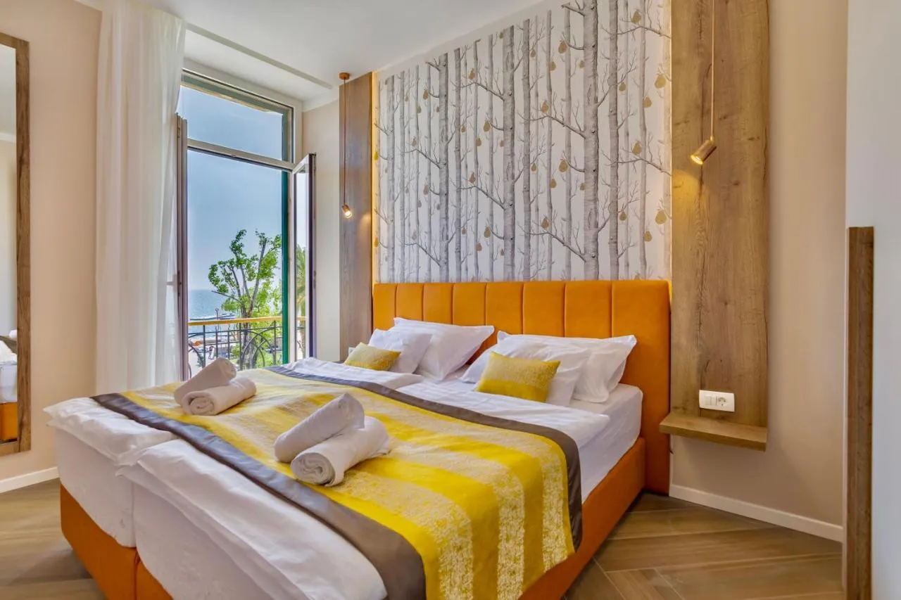 Apartments & Rooms Graso — rooms and atmosphere