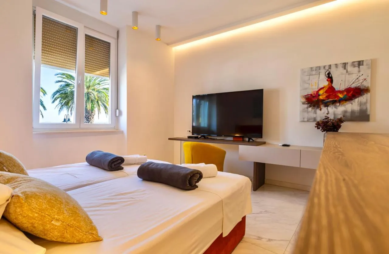 Apartments & Rooms Graso — rooms and atmosphere