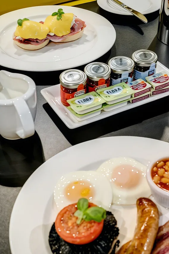 Apex City of Edinburgh Hotel — rooms and atmosphere