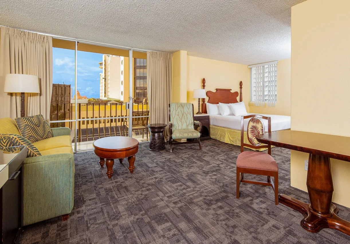 Aqua Ohia Waikiki Studio Suites — rooms and atmosphere