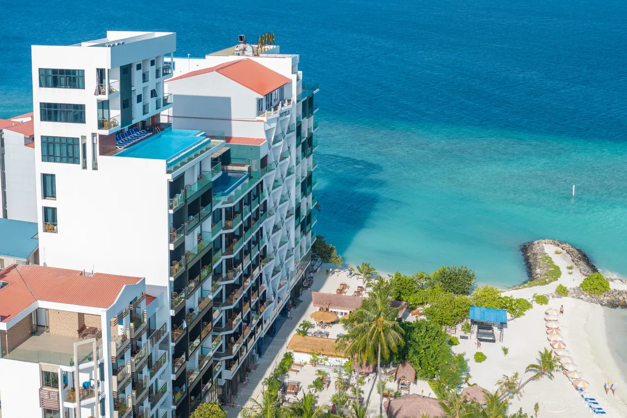 Arena Beach Hotel Maafushi — rooms and atmosphere