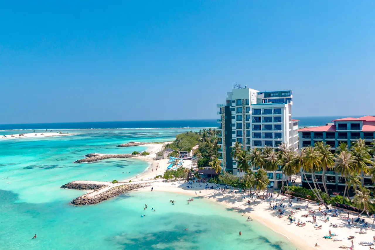 Arena Beach Hotel Maafushi — rooms and atmosphere