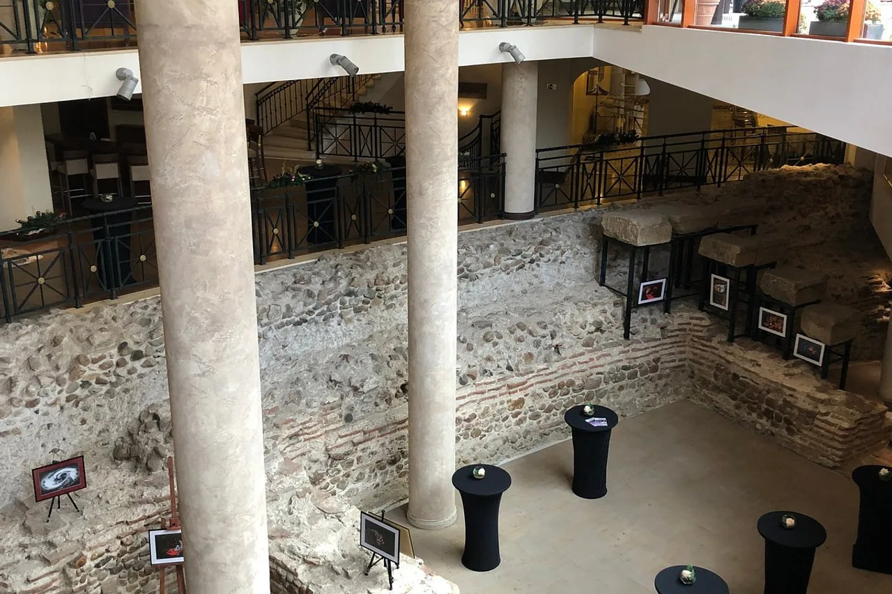 Arena di Serdica Hotel — rooms and atmosphere