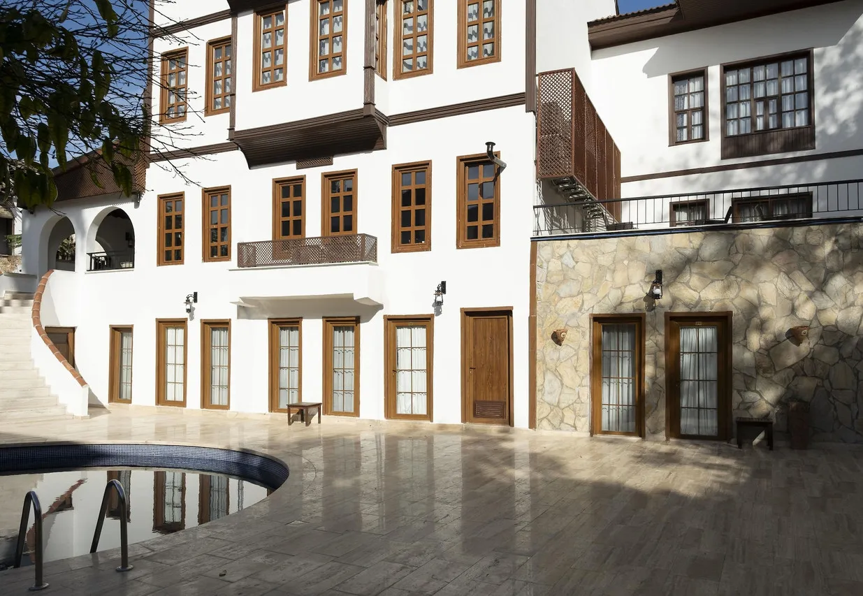 Argos Hotel — rooms and atmosphere