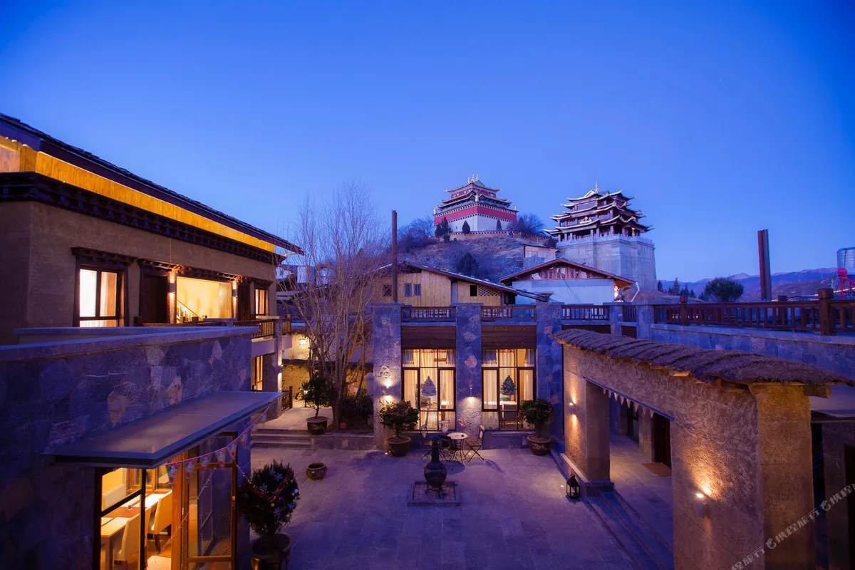Arro Khampa Shangri-La — rooms and atmosphere