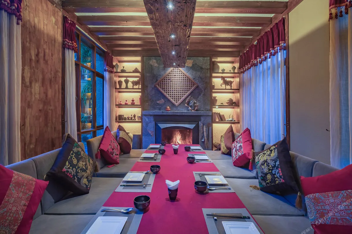 Arro Khampa Shangri-La — rooms and atmosphere